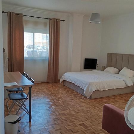 Rooms 10 Mins Walk From Train Station! Agualva-Cacem Bagian luar foto