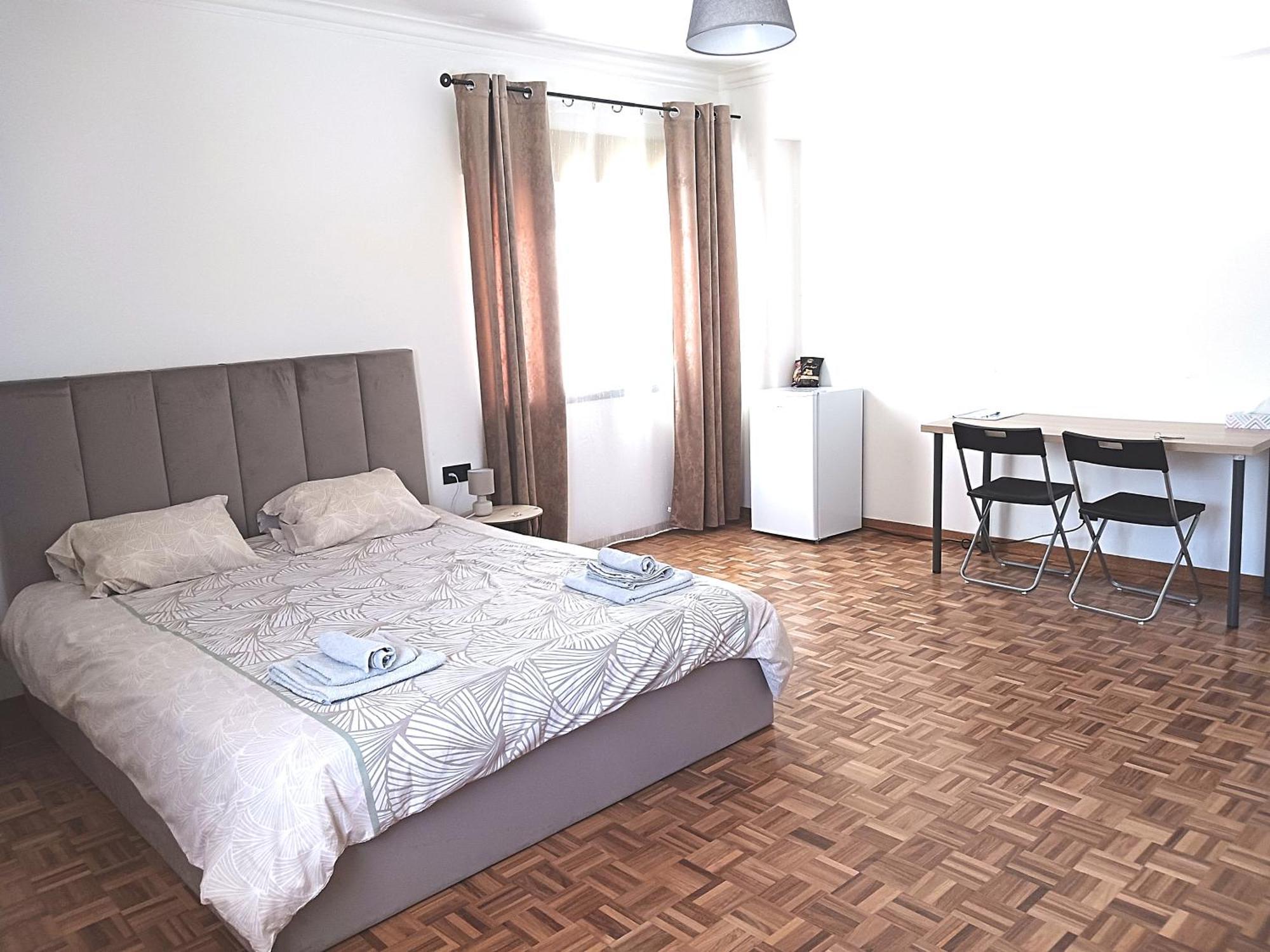 Rooms 10 Mins Walk From Train Station! Agualva-Cacem Bagian luar foto
