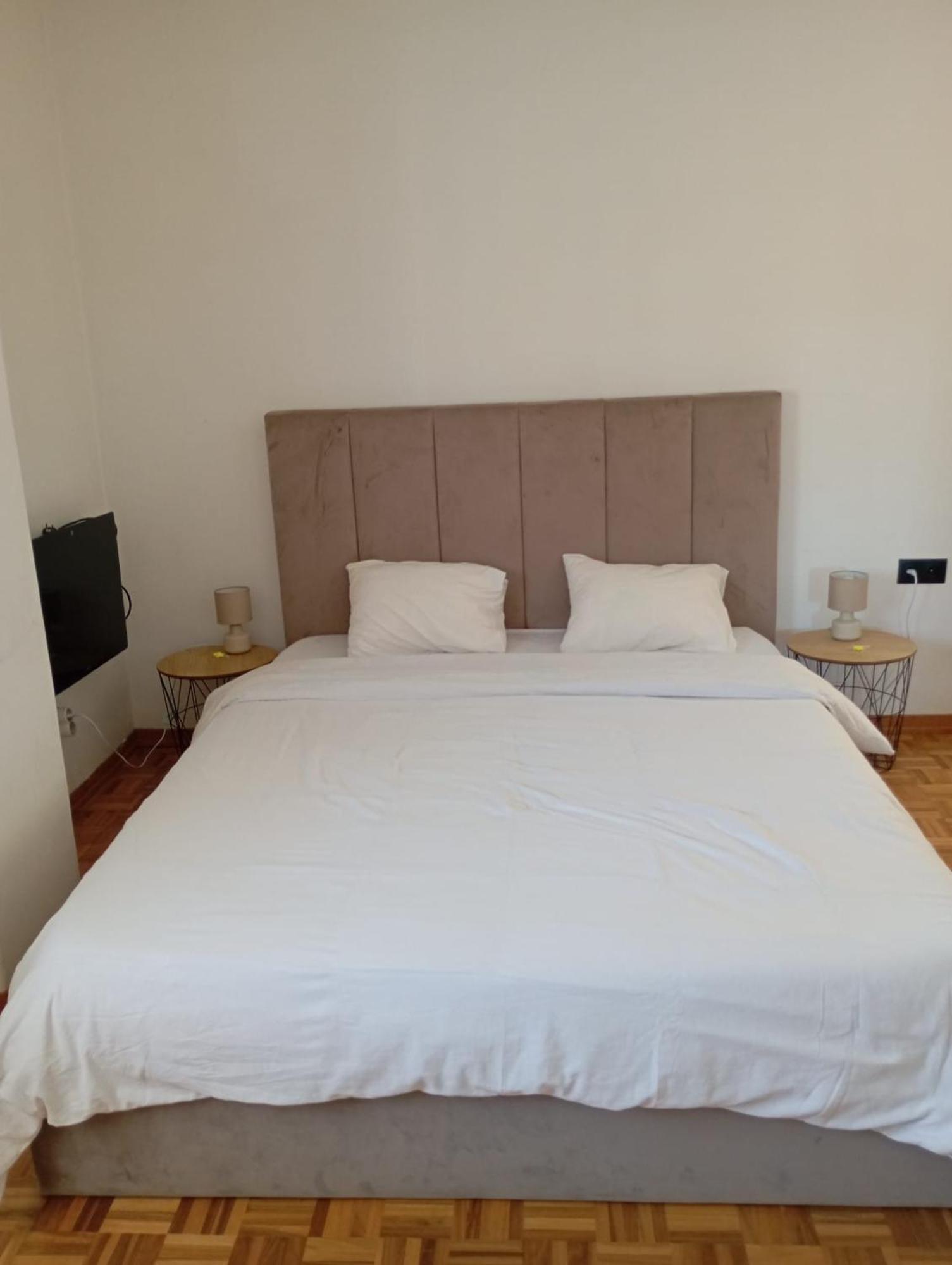 Rooms 10 Mins Walk From Train Station! Agualva-Cacem Bagian luar foto