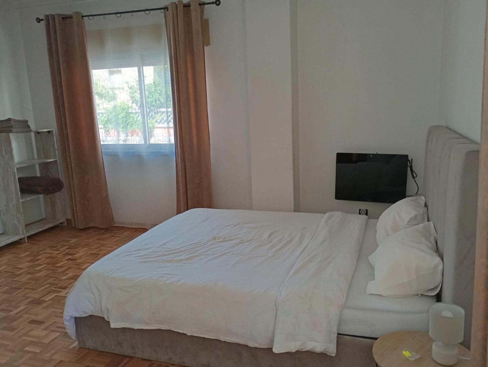 Rooms 10 Mins Walk From Train Station! Agualva-Cacem Bagian luar foto